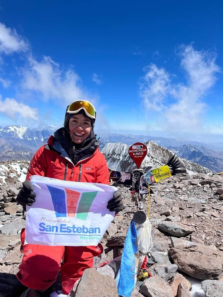 DEPORTISTA SANESTEBINA ALCANZÓ LA CIMA MÁS ALTA DE AMÉRICA EL MONTE